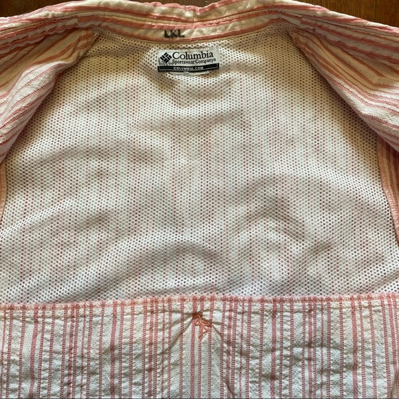 Columbia Women’s, 3/4 Sleeve Button Down Collared Shirt White and Pink Striped - Picture 3 of 7